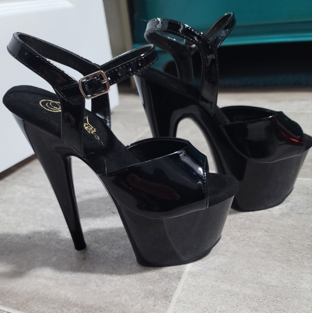 Pleaser SKY 309CRS platform sandals NWOT